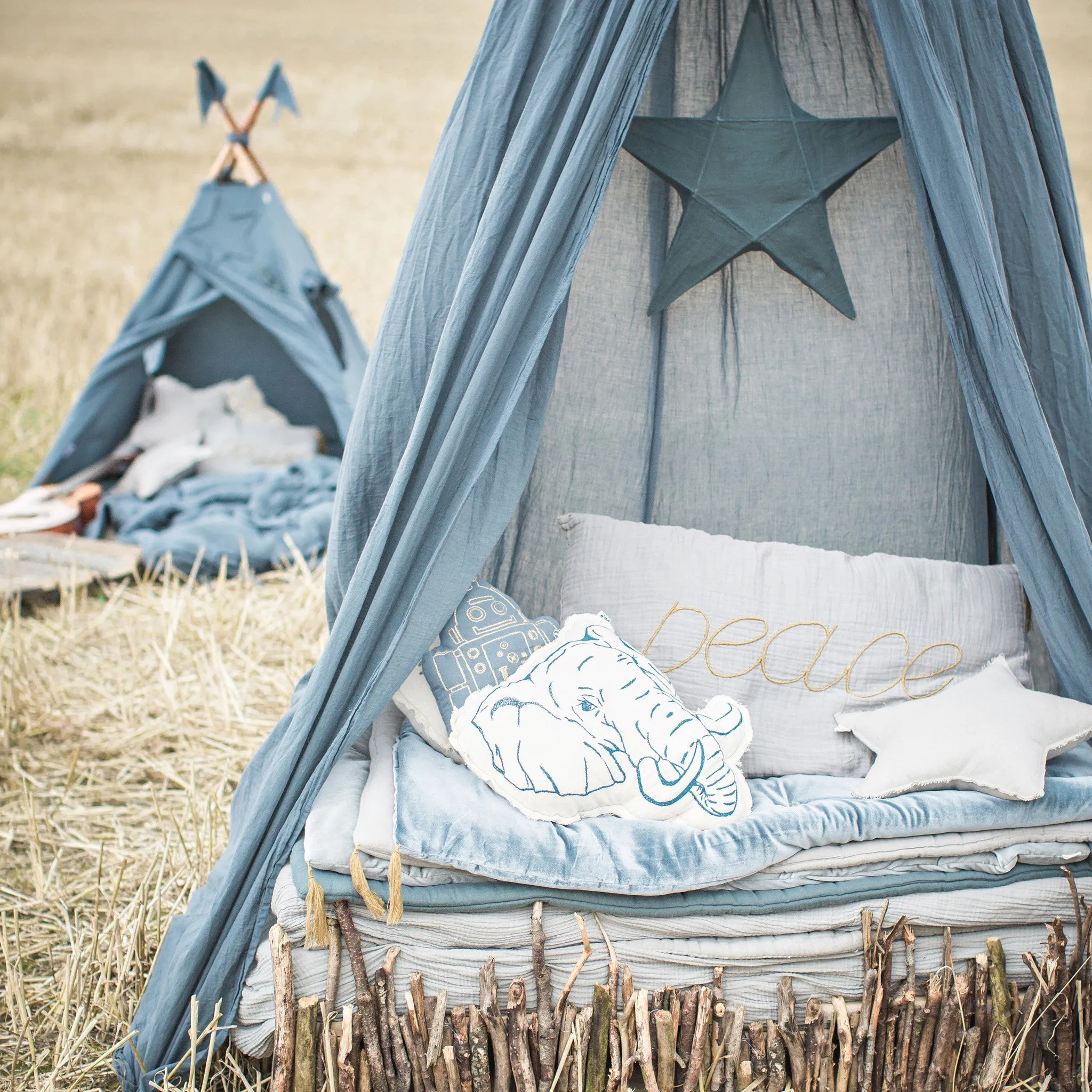 Numero 74 Futon Stars Ice Blue