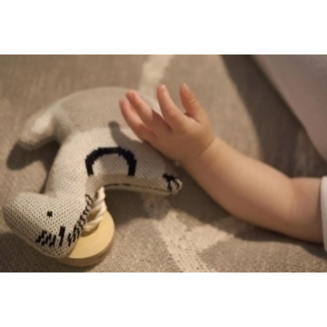 Quax Teepee - Activity Arch   5 Knitted Toys